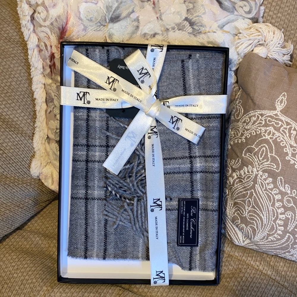 🩶🤍🖤NWT MT Italian 100% Cashmere Plaid Scarf